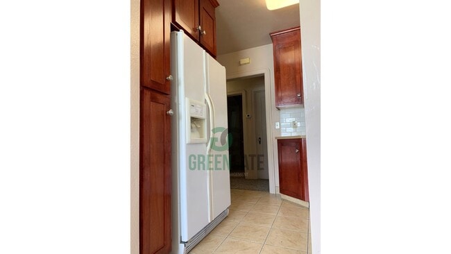 Building Photo - Charming 2 Bedroom Home Available Near Dow...