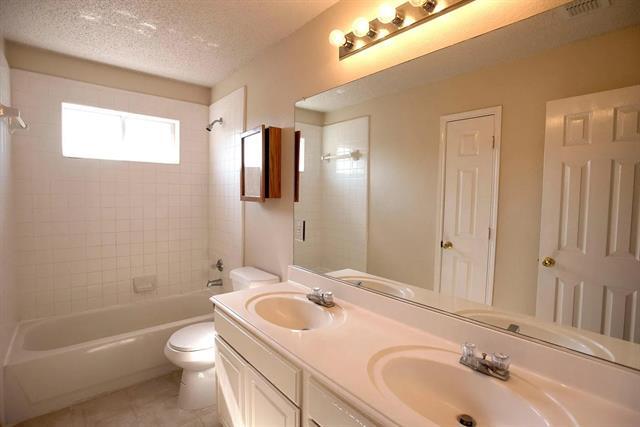 Building Photo - 3916 Rushden Ct
