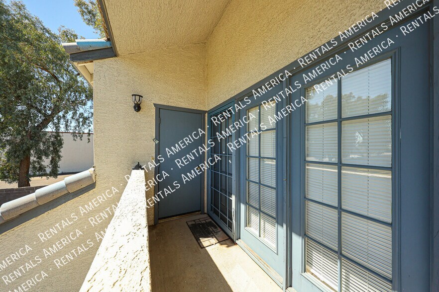 Building Photo - 3716 E University Dr