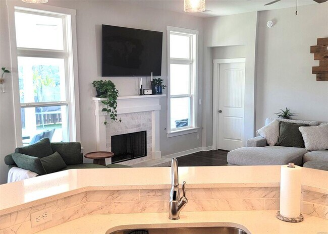 Building Photo - 821 Hedgefield Way