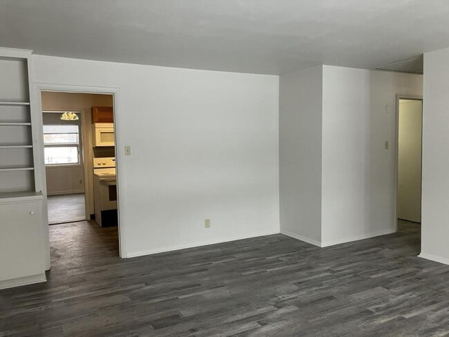 Building Photo - 2520 SW Mission Ave