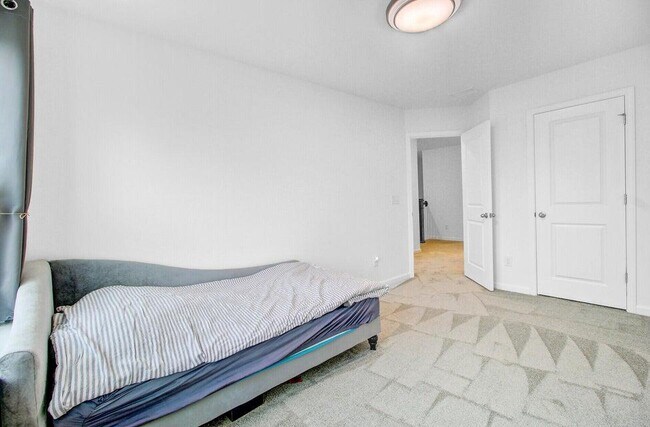 Building Photo - 770 Trotters Ln