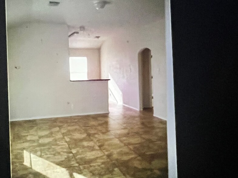 Building Photo - 7907 Crescent Village Ln