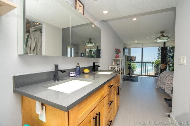 Building Photo - 9500 S Ocean Dr