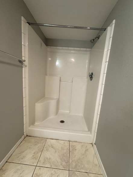 Building Photo - 201 S Stillman St