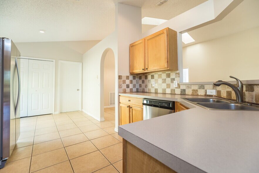 Building Photo - 3833 Stonefield Dr