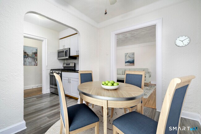 Building Photo - 8 Washington Ct