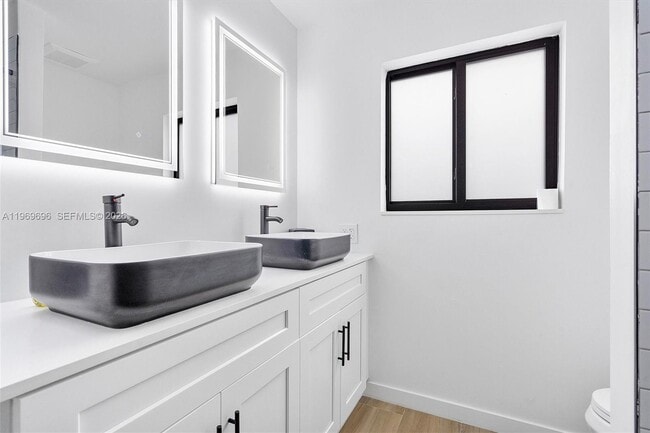 Building Photo - 10950 NW 16th Ct