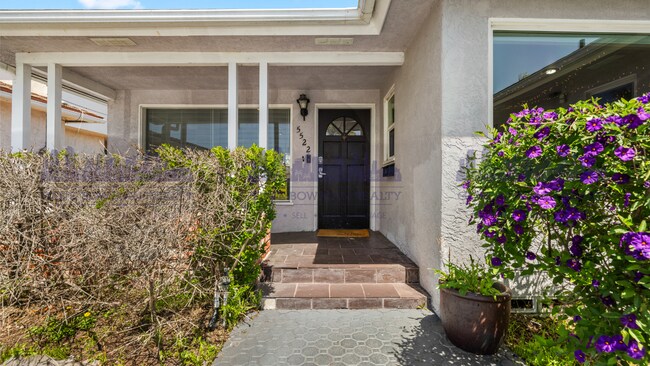 Building Photo - Dorothy