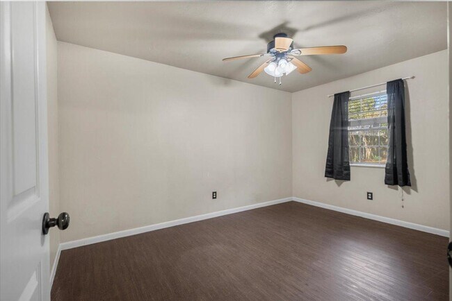 Building Photo - 914 Joel Dr