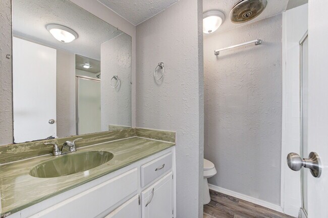 Building Photo - 1622 Claudia Dr