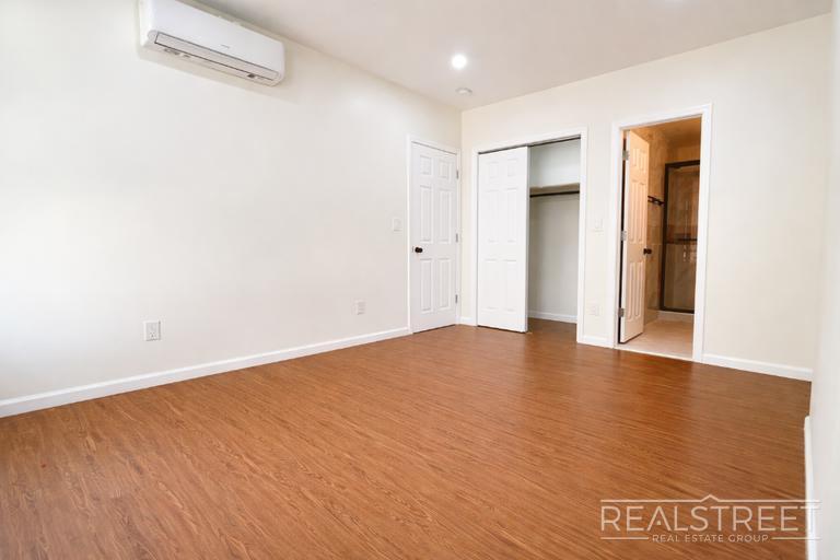 Building Photo - Sun-Filled 2 Bed / 2 Bath w/ King Primary, Walk-In Closet – Steps from Gates J