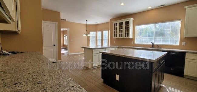 Building Photo - 5054 E Eastview Dr