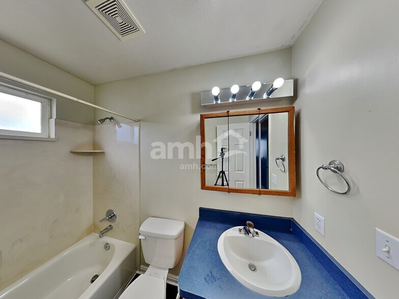 Building Photo - 111 W 1275 N