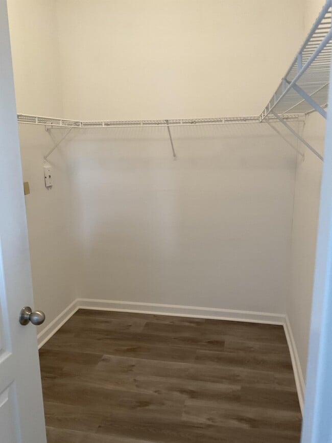 Building Photo - 8813 Villa View Cir