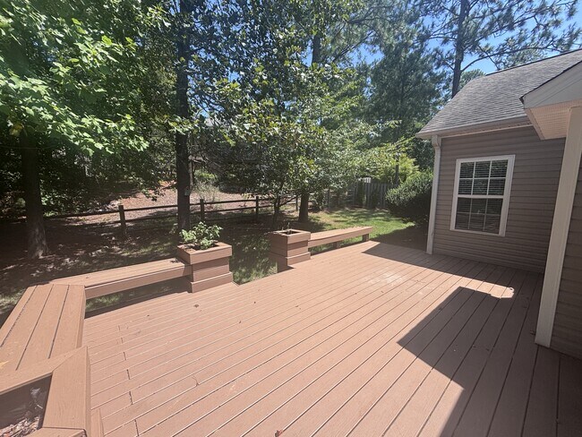 Building Photo - 100 Kingswood Cir