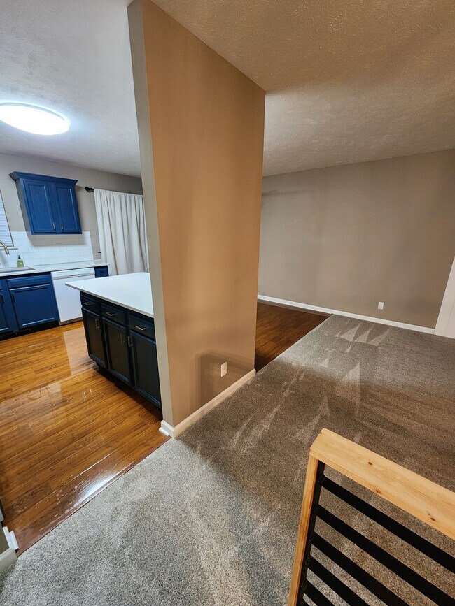 Building Photo - 5716 Hascall St