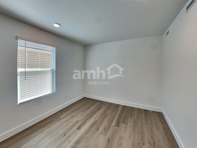 Building Photo - 6428 Marthas Vineyard Ave