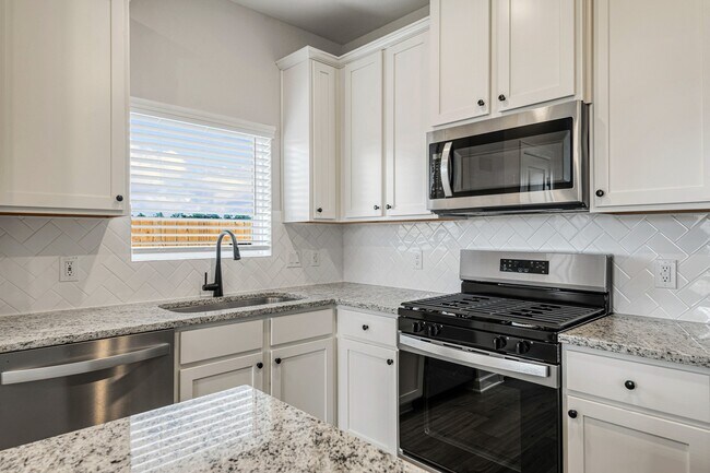 Building Photo - 15650 Honey Cv Dr
