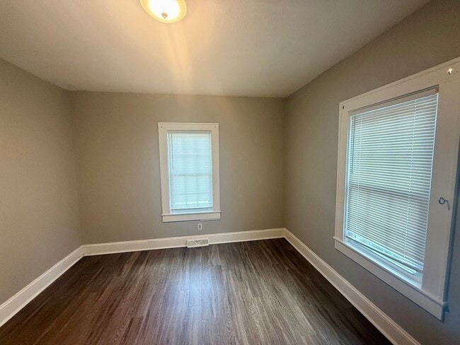 Building Photo - 3 bedroom, 1 bath house in Burlington
