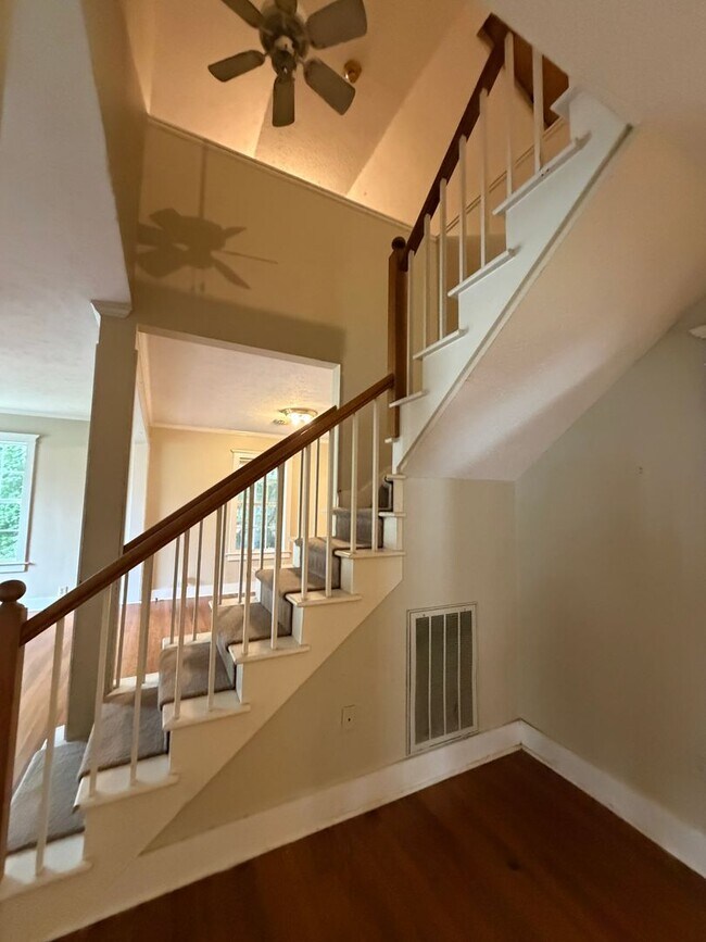 Building Photo - 207 Goodman Pl