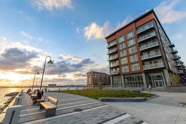 Building Photo - 45 Lewis St