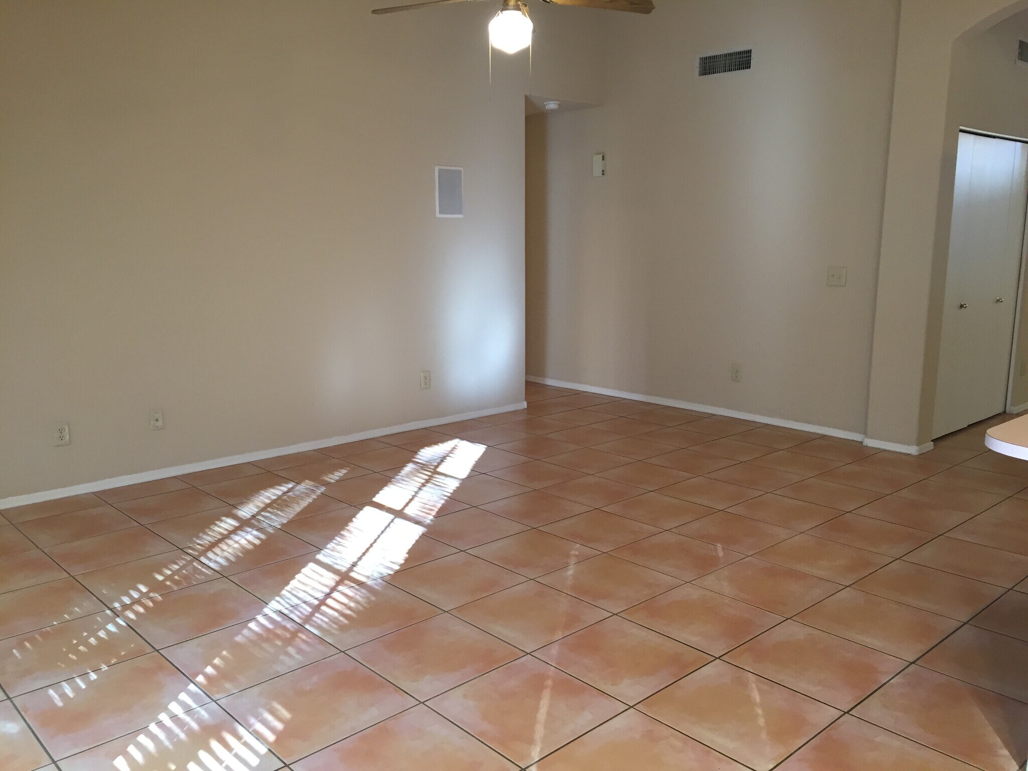 Building Photo - 741 W Hackamore St