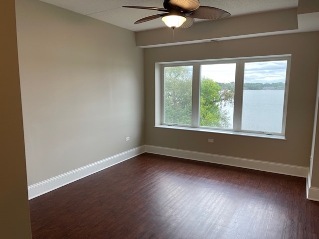 Building Photo - 728 N Diamond Lake Rd