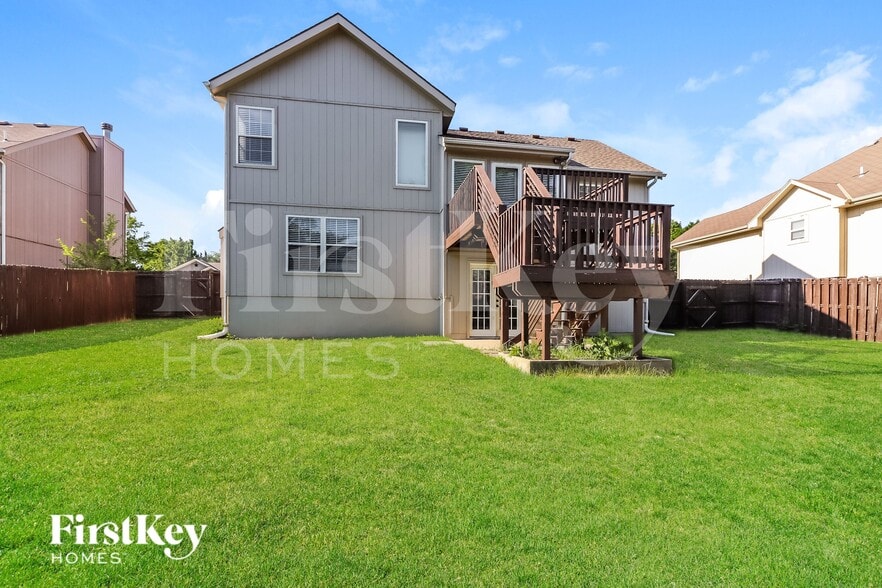 Building Photo - 1605 Cove Dr