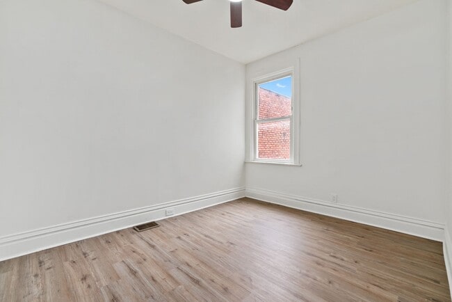 Building Photo - 4 bed 1.5 bath - completely updated, central air, patio.  Great location