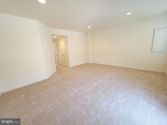 Building Photo - 4066 Finsbury Lane