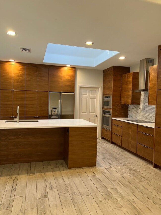 Building Photo - Large Home In and Established Neighborhood...