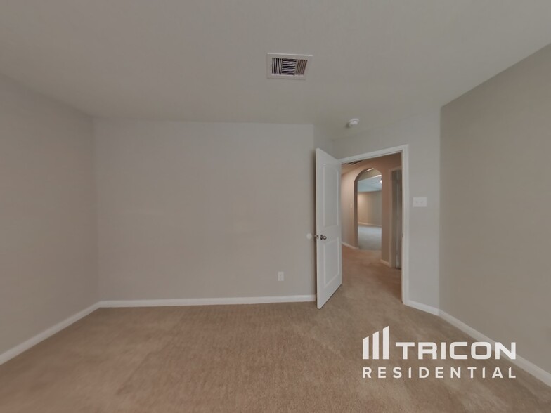 Building Photo - 23091 Bellini Dr