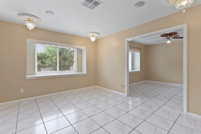 Building Photo - 12303 Barryknoll Ln