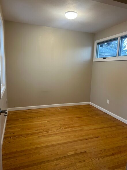 Building Photo - 19 Church Ln