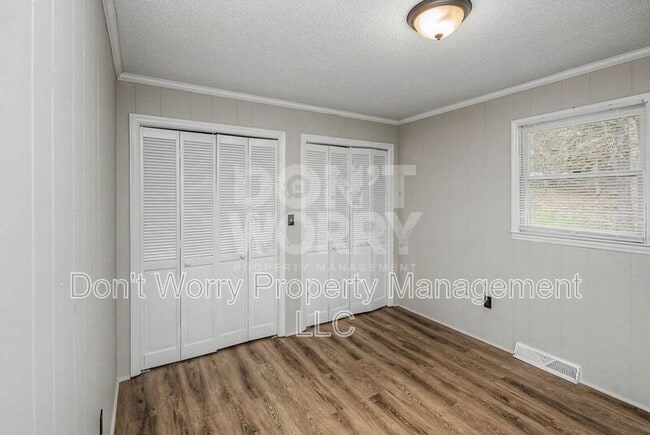 Building Photo - 201 Pinecrest Dr