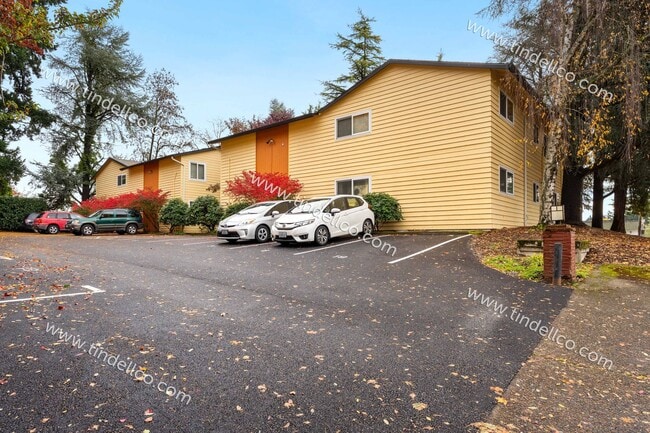Building Photo - $500 OFF! Charming Upstairs 2BD/1BA in the Heart of Multnomah Village- Water, Sewer & Garbage Inc...
