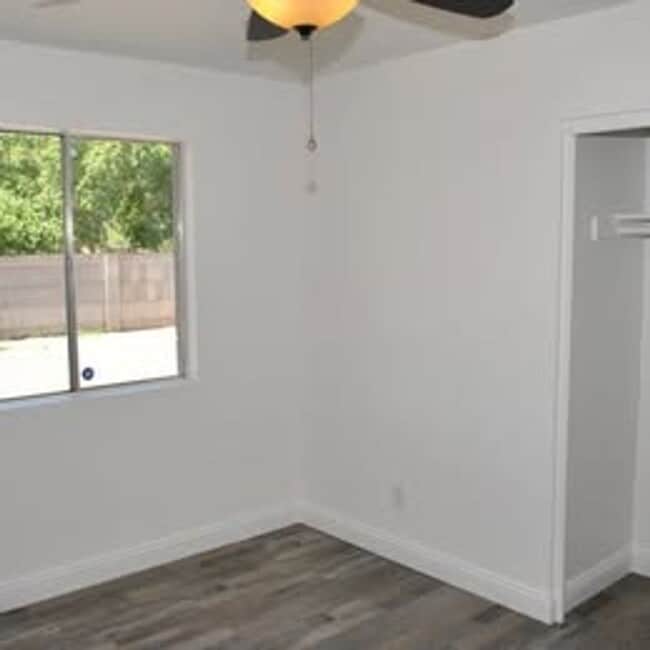 Building Photo - 3 BEDROOM 2 BATHS WITH A POOL FREE RENT OAC  MTM AVAILABLE