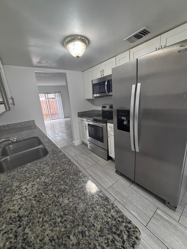 Building Photo - 4825 Lighthouse Cir