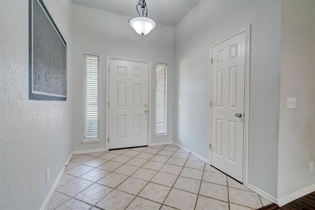 Building Photo - 1019 Dustin Dr