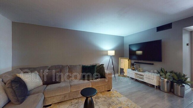 Building Photo - 4504 3rd St Cir W
