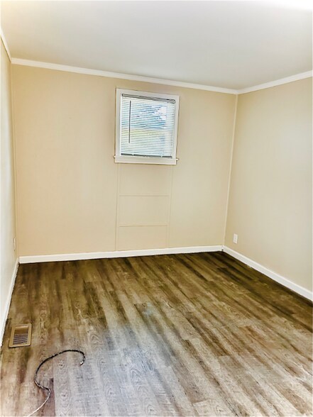 Building Photo - 110 W Willow Dr