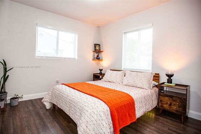 Building Photo - 1050 NW 46th St