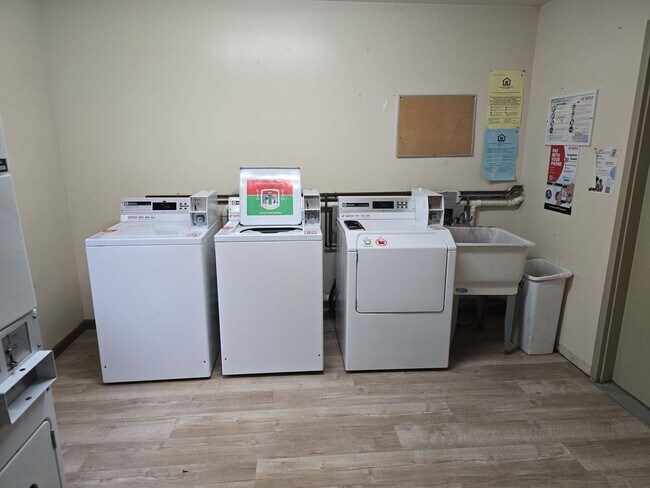 Building Photo - Welcome Home to Lagrange Living