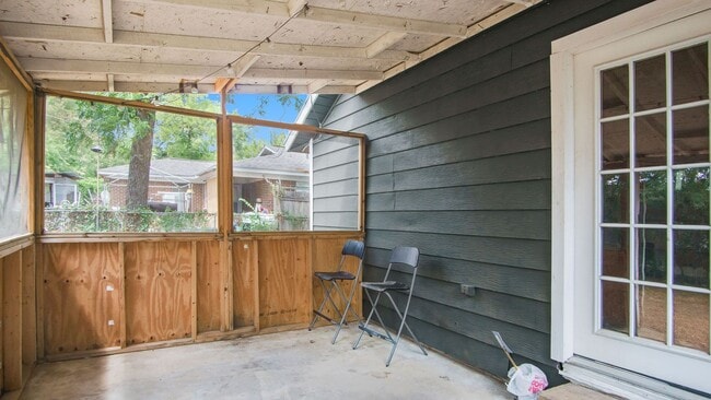 Building Photo - Beautifully Crafted 3 Bed 1 Bath Home in River Oaks!