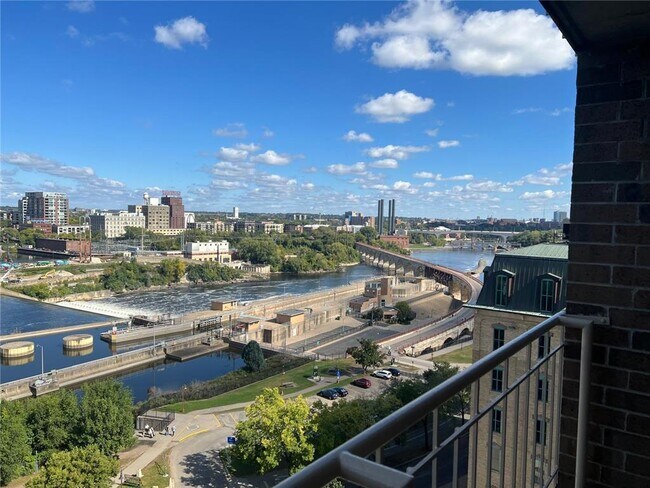 Building Photo - 401 S 1st St