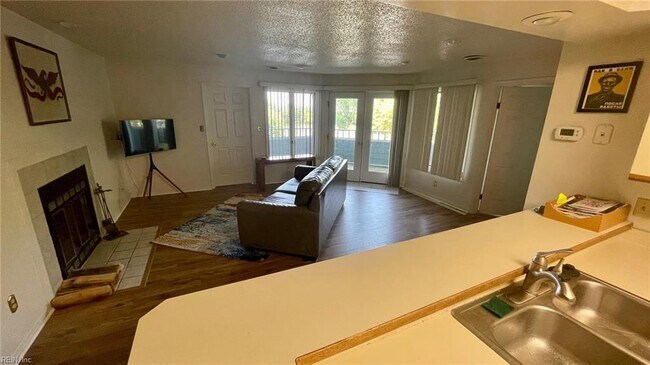 Building Photo - 2521 Bridgeside Pl