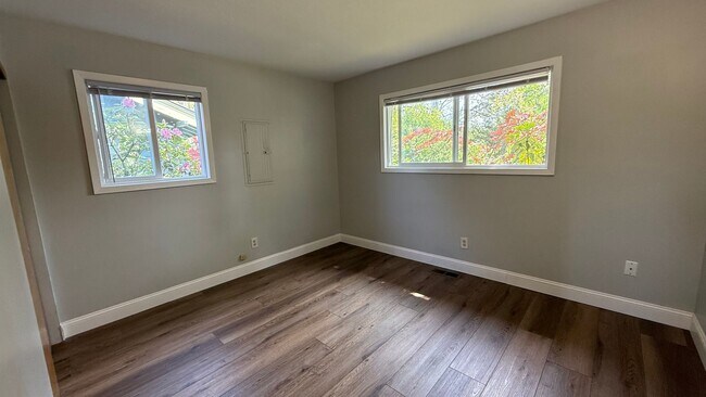Building Photo - 2 bedroom Charming Single Family Home Multnomah Village Video Attached.