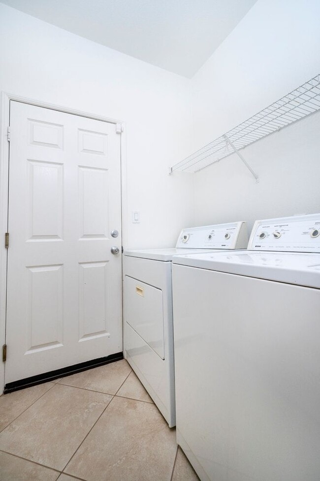 Building Photo - Charming Single Level Home in Oceanside