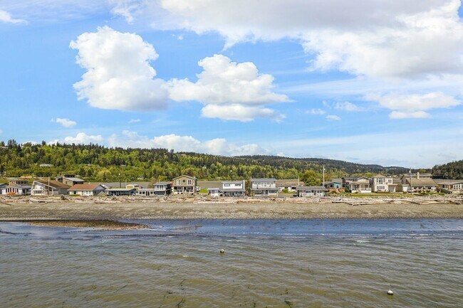 Building Photo - 260 E Driftwood Shores Rd